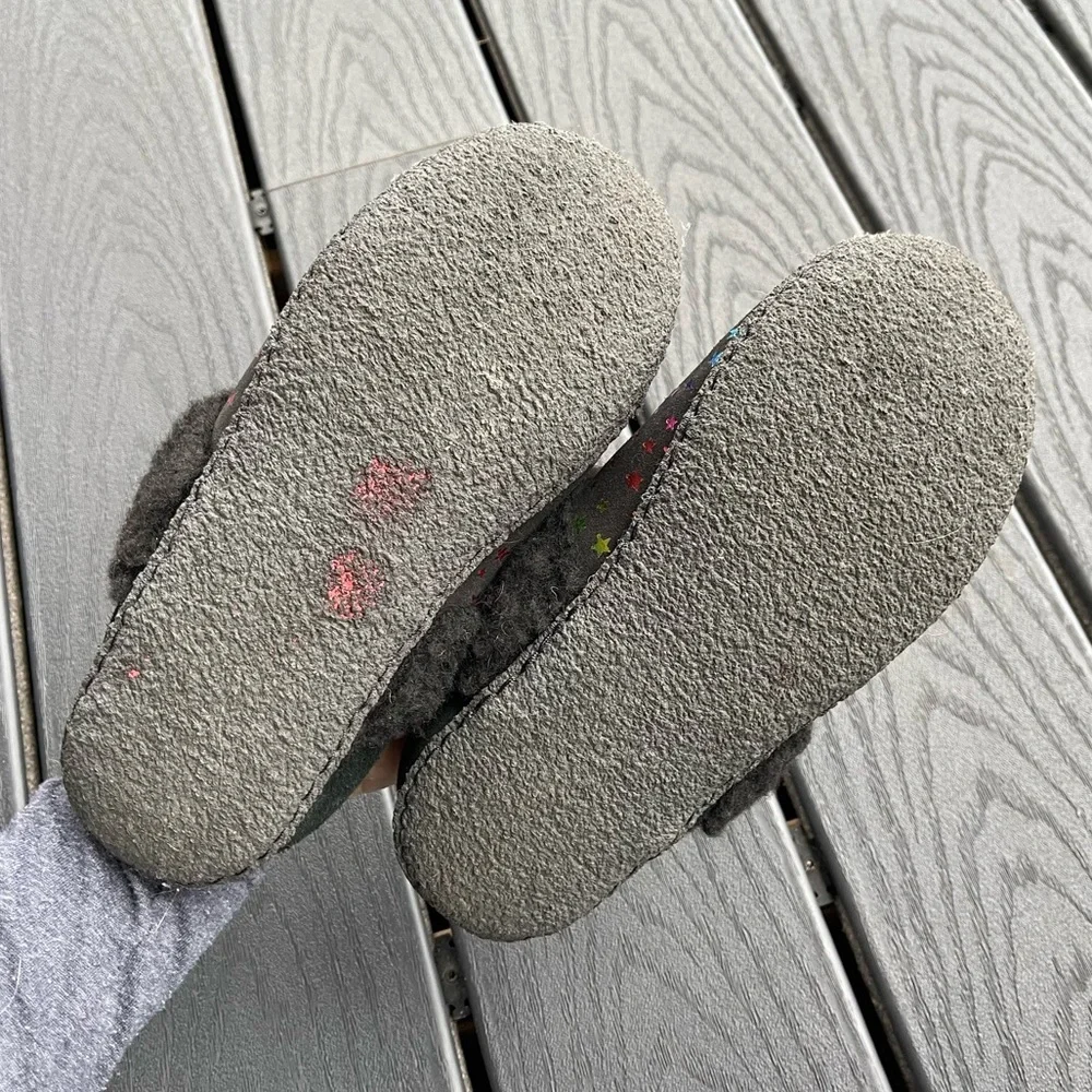 Sorel Youth Nakiska Slide Slippers size 5 Black with Multicolor Stars